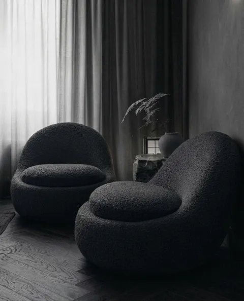 The Aelin Chair — Black