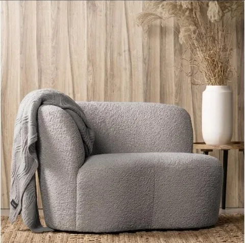 The Vero Chair — Gray
