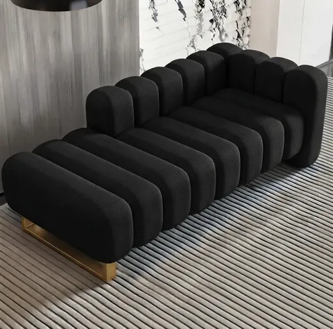 The Court Seater — Black